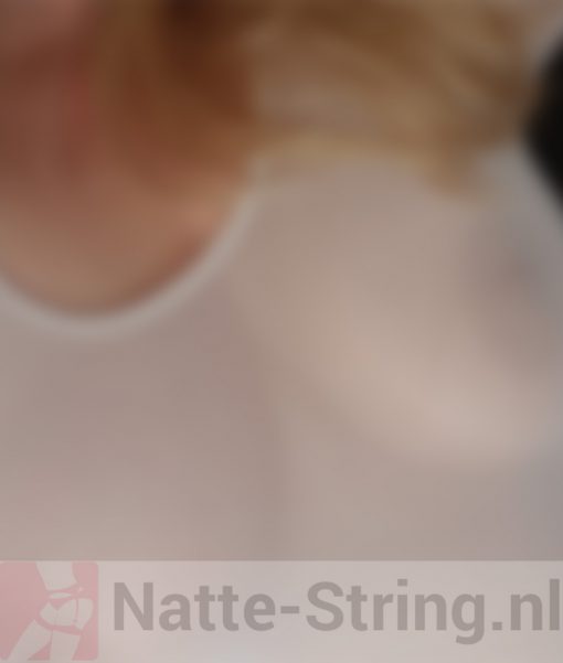 Borsten in doorzichtig wit truitje