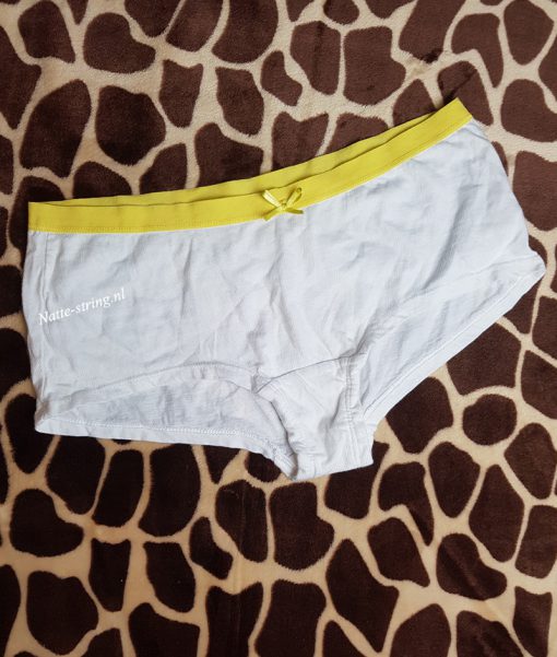 Gedragen witte boxer lekker nat opgestuurd