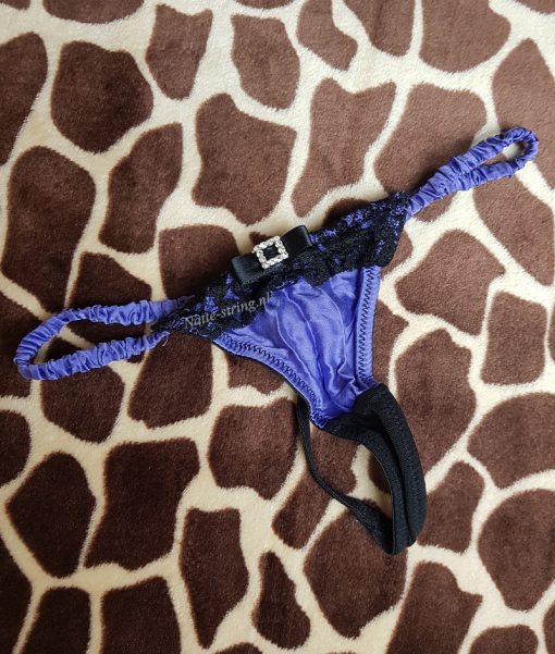 Te kleine string ondergeplast