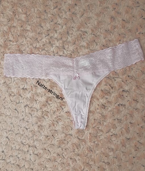 Lilakleur gedragen katoenen string met kanten bovenkant