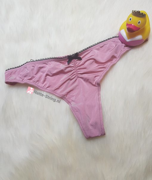 Fijne zachte gedragen roze string
