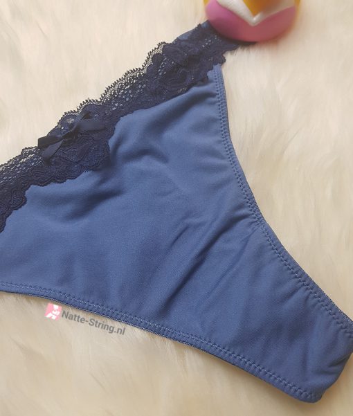 Lekker gedragen blauw stringetje - Afbeelding 2