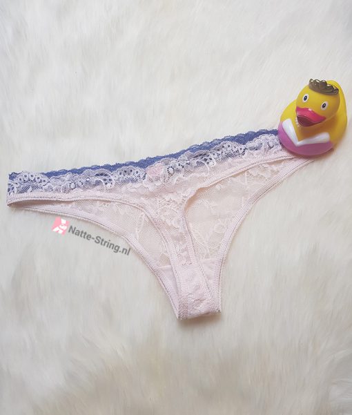 Lekker kanten gedragen stringetje met blauw randje - Afbeelding 3