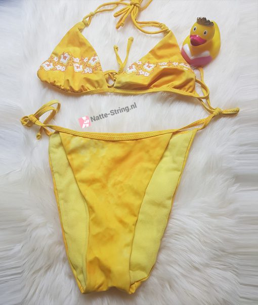 Lekkere veel gedragen geile gele bikini