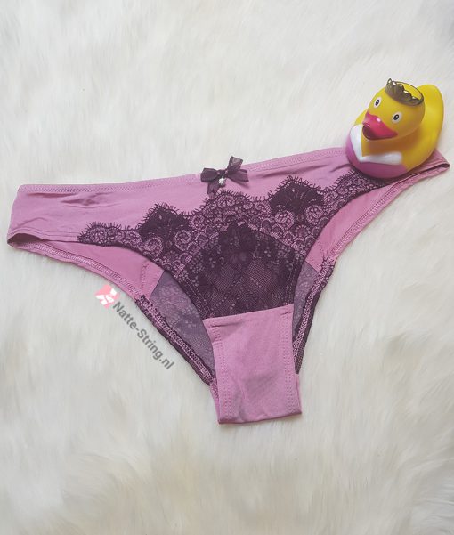 Lief schattig roze met kant gedragen slipje