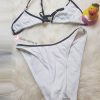 Veel gedragen witte bikini