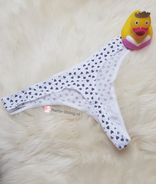 Gedragen string in wit met leuke zwarte hartjes - Afbeelding 2