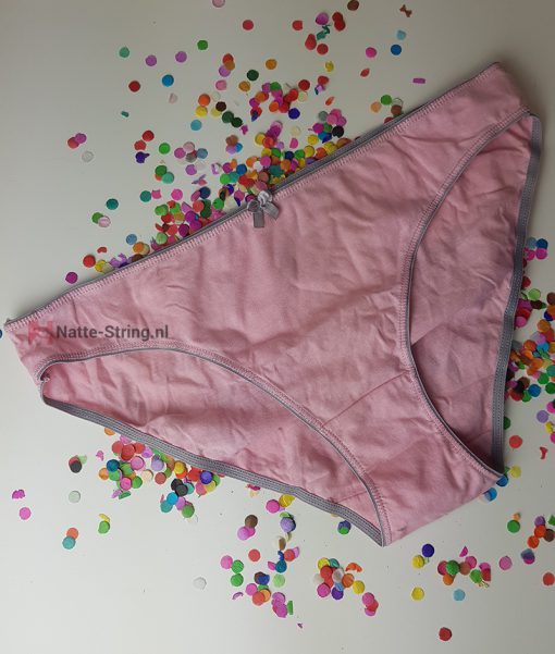 Geil roze gedragen slipje met grijze rand