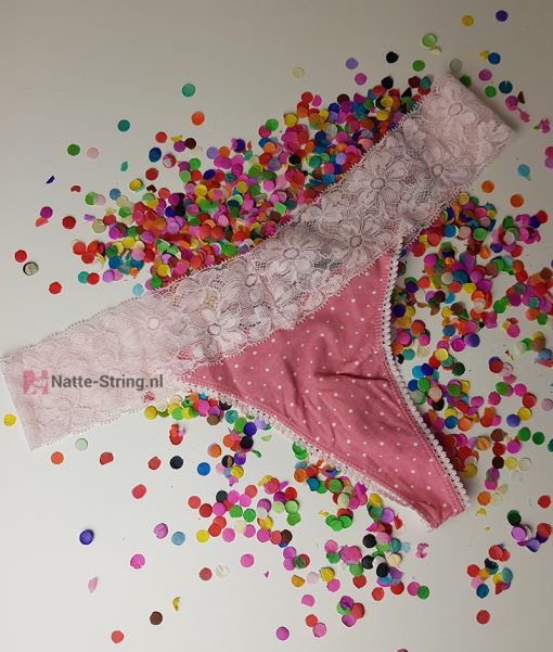 Geile gedragen string roze stipjes